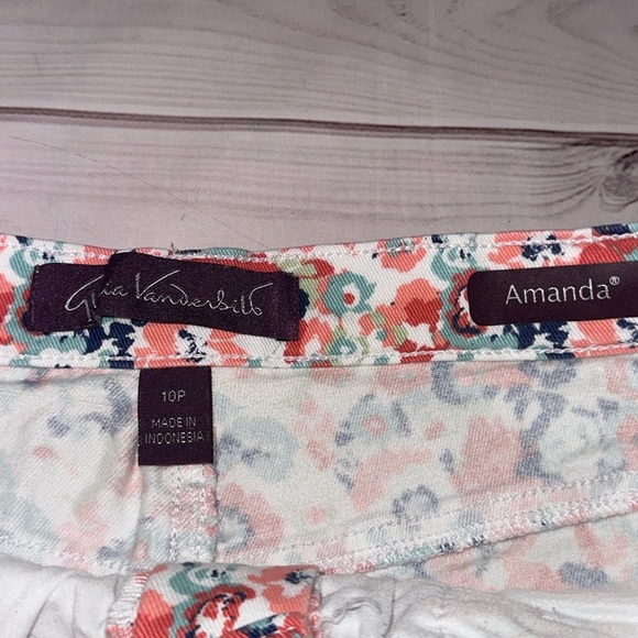 Gloria Vanderbilt Amanda Shorts | Size 10P Petite | Floral Print Summer Walking - Picture 2 of 7